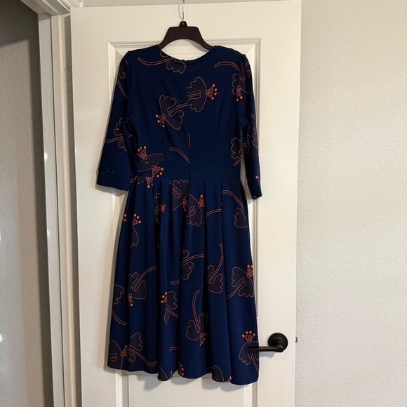 NAVY BLUE DRESS W/ORANGE FLORAL SIZE MEDIUM - Picture 2 of 2